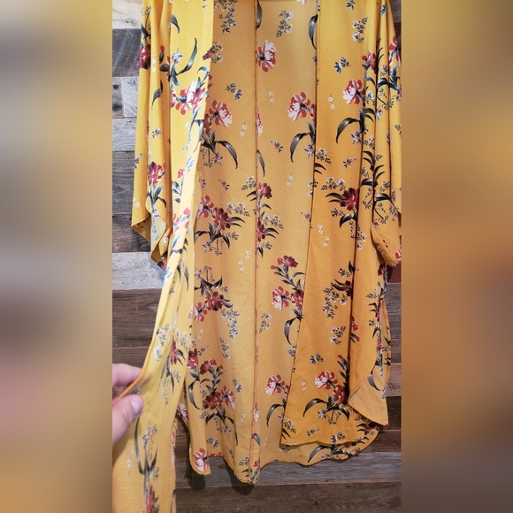 Mustard color flowy tunic - Picture 2 of 5